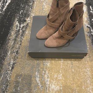 High-heeled VINCE CAMUTO heels